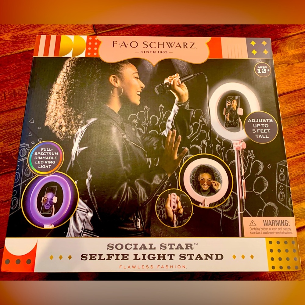 Social Star Selfie Light Stand With Remote